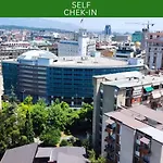 Sky View Luxury Center *