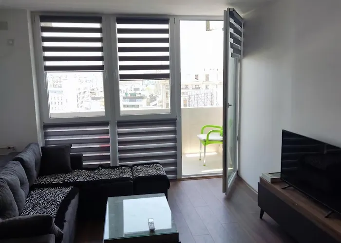 Sky View Luxury Center Апартаменти *